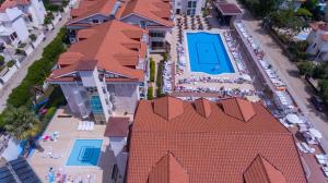 Bazén v ubytování Aes Club Hotel nebo v jeho okolí