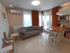 Posedenie v ubytovaní APARTAMENTY BARSKA 69