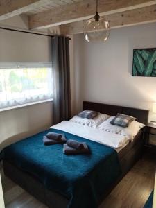 Posteľ alebo postele v izbe v ubytovaní Apartamenty Równia 2