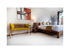 Postel nebo postele na pokoji v ubytování Narendra Suites + 26 fotografií