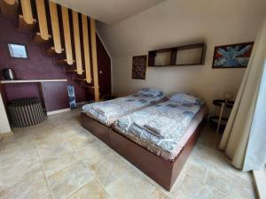 a bedroom with a bed in a room at Namelis ir marios in Nida