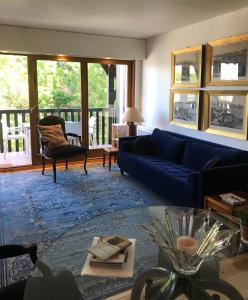 a living room with a blue couch and a table at le Pullman in Deauville