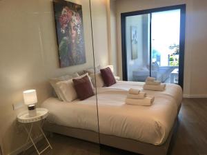 Kama o mga kama sa kuwarto sa Luxury Apartment Juliano - The View Fuengirola