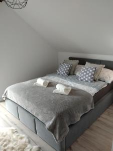 Posteľ alebo postele v izbe v ubytovaní Apartamenty Równia 2