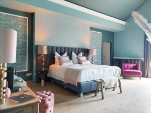 A bed or beds in a room at Cha Cha de Loup Luxe B&B - Vakantiewoning