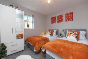 a bedroom with two beds and a mirror at 2 Bedroom Apartment in Darlington with Free Parking & Smart TV in Darlington