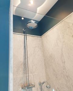 A bathroom at Cha Cha de Loup Luxe B&B - Vakantiewoning