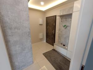 Kúpeľňa v ubytovaní APARTAMENTY BARSKA 69