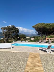 Villa mit Pool und Aussicht in der Unterkunft Résidence Figarella in Propriano