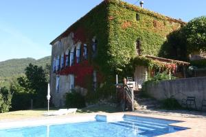 Bazén v ubytování Casa Rural Mas Garganta nebo v jeho okolí