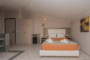 Postel nebo postele na pokoji v ubytování Planos Beach Hotel