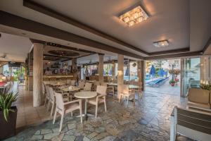 Restaurace v ubytování Planos Beach Hotel