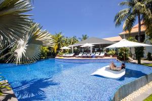 Kolam renang di atau di dekat Da Nang Beach Villas in 5-star Resort
