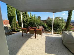 Gallery image of Pluto luxury Villa in Ora