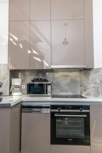 Η κουζίνα ή μικρή κουζίνα στο Anemona Apartment Tinos