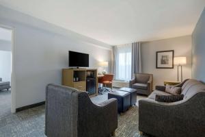 Posezení v ubytování Comfort Inn & Suites Alexandria West