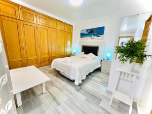 Posteľ alebo postele v izbe v ubytovaní Precioso apartamento cerca del mar con wifi, piscina y parking + 28 fotografií