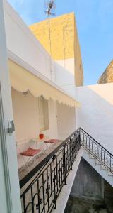 Balkón nebo terasa v ubytování Kozas Art House, Symi