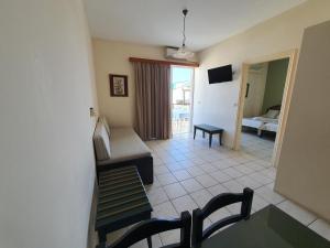 A television and/or entertainment centre at Zannis Hotel