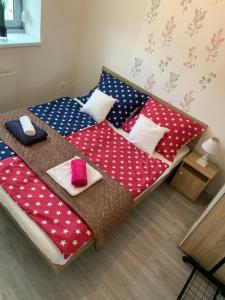 Posteľ alebo postele v izbe v ubytovaní Furó-Lak 2 Apartman Hajdúszoboszló