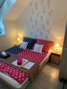 Posteľ alebo postele v izbe v ubytovaní Furó-Lak 2 Apartman Hajdúszoboszló