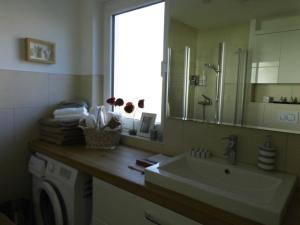 Koupelna v ubytování Ferienwohnung Ferienhaus Hohwachter Bucht Ostsee DSL WLAN + 30 fotografií