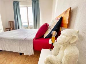 A bed or beds in a room at Penthouse 3 bedrooms, ocean view, near Siam Park