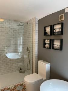 a bathroom with a toilet and a bath tub at Period two-bed house, next to river and city in York