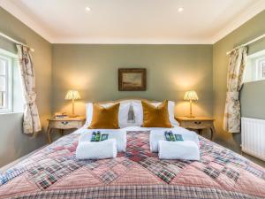 Postel nebo postele na pokoji v ubytování Charming Country Cottage With Spectacular Views - Pass the Keys