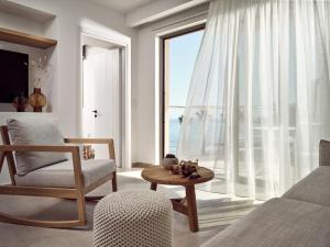 A seating area at Windmill Bay Hotel