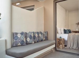 A seating area at Windmill Bay Hotel