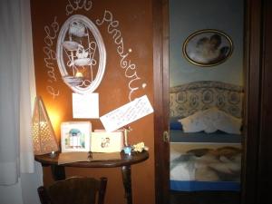 A bed or beds in a room at Holiday Home La Casetta delle Candele