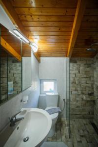 Koupelna v ubytování Porto Gerakas Villas