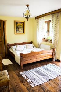 En eller flere senge i et værelse på Zielony Ruczaj