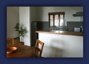 Kuchyň nebo kuchyňský kout v ubytování L'Hirondelle Self Catering Guest House