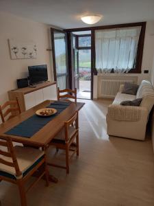 TV a/nebo společenská místnost v ubytování Casa con vista a Moena