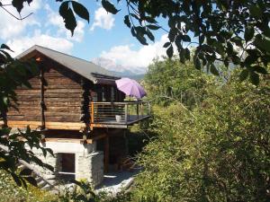 Zgradba, v kateri se nahaja apartma