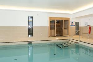 Bazén v ubytování 4 Middlecombe - Luxury Apartment at Byron Woolacombe, only 4 minute walk to Woolacombe Beach! nebo v jeho okolí