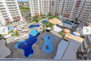 an aerial view of a pool at a resort at Apartamento em Resort Olímpia in Olímpia