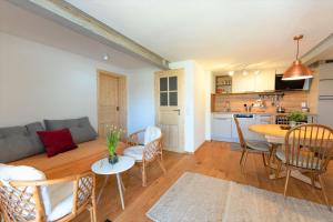a living room with a couch and a table at Gästehaus Großhöchberg in Spiegelberg +43 photos