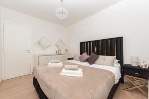 Posteľ alebo postele v izbe v ubytovaní Luxury Apartment SMILE-Sea View + 26 fotografií