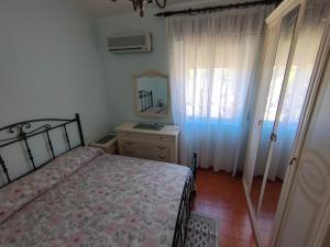 A bed or beds in a room at Villa dei Ginepri