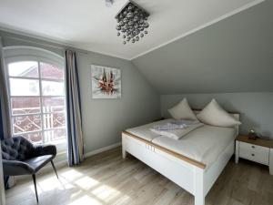 Postel nebo postele na pokoji v ubytování Landhaus Dünen