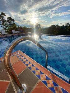 Piscina di Hotel Estaciones o nelle vicinanze