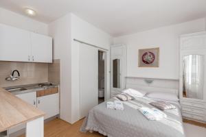 Postel nebo postele na pokoji v ubytování Apartments Tolic