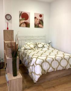 Ένα ή περισσότερα κρεβάτια σε δωμάτιο στο Apartamento Lavapies al lado del Rastro