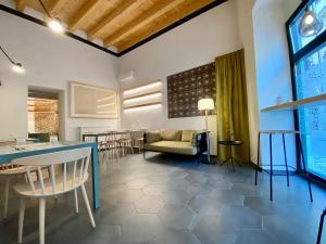 a living room with a couch and a table and chairs at B&B ALIVA in Alcamo