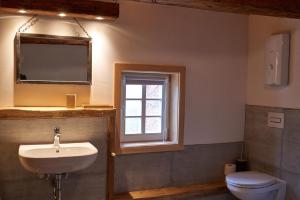 Koupelna v ubytování Doppelzimmer Anna Oberlausitzer Hof + 4 fotografie