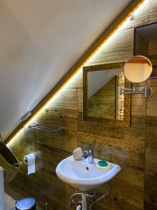 Kúpeľňa v ubytovaní Charming Bohemian house in Perast