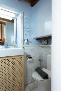 Dorovinis Monemvasia Castlehouses tesisinde bir banyo